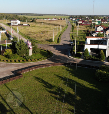 Территория въездной зоны поселка